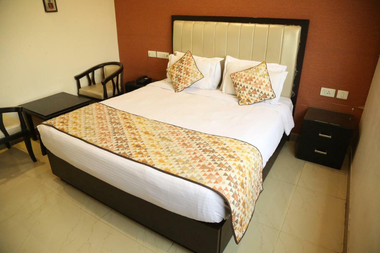 Hotel Deviram Palace Agra  Eksteriør billede